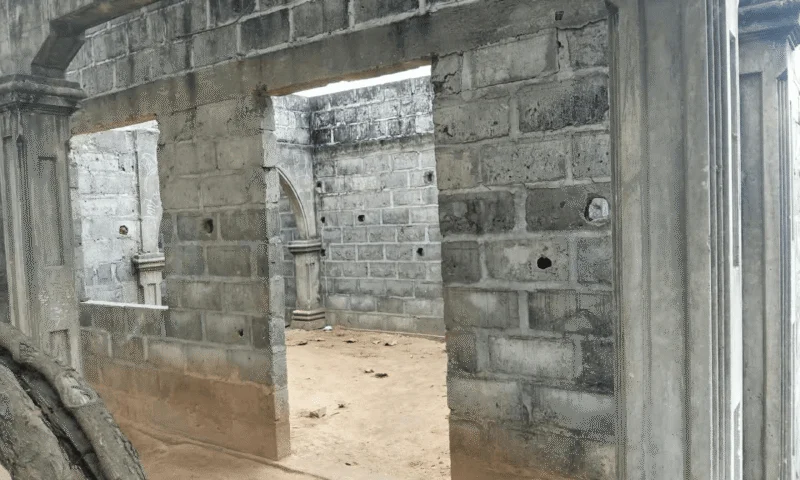 Chantier au bord du goudron – photo 5