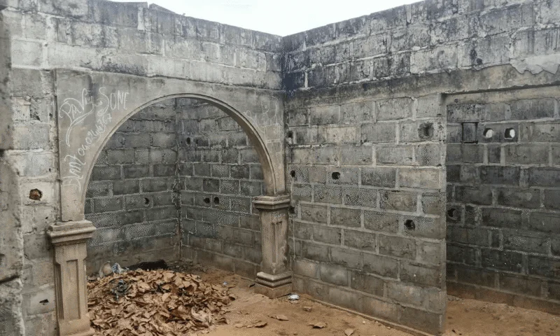 Chantier au bord du goudron – photo 2